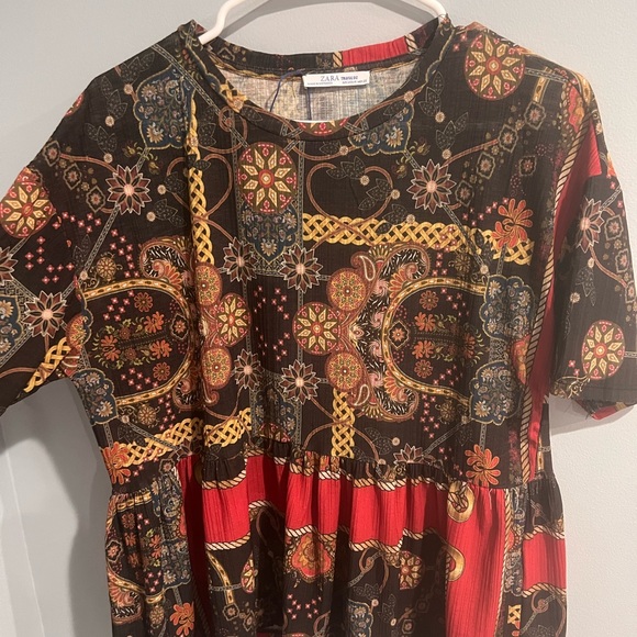 Zara pattern stretch material top!🤎
Never worn zara top! short and cute! - Picture 4 of 4